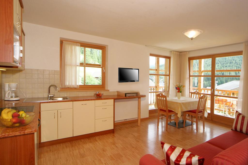 Apartments Serghela San Cassiano  Pokoj fotografie